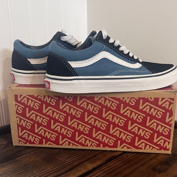 NWT Vans Men's 6.5/ Women’s 9 Old Skool Navy Classic Sneakers - Picture 2 of 5